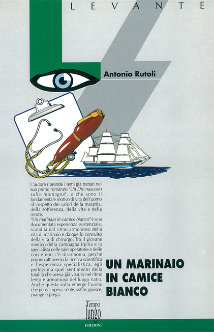 Un marinaio in camice bianco